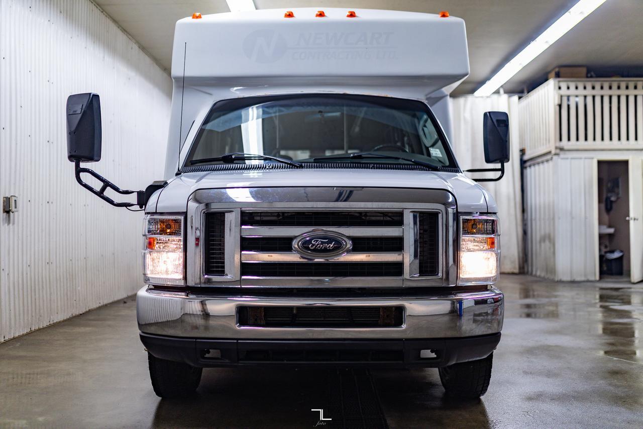 2008 Ford E-450 XLT 24 Passenger Red Deer AB