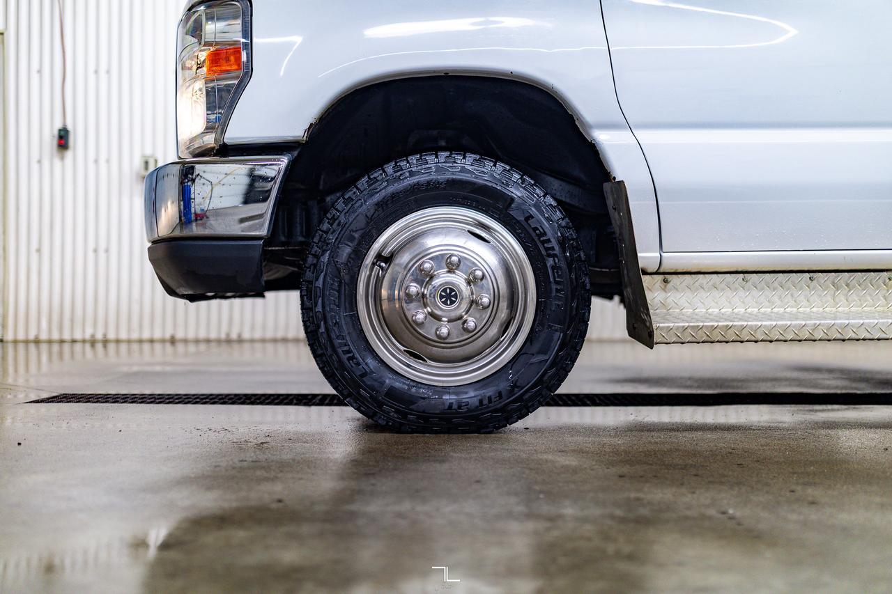 2008 Ford E-450 XLT 24 Passenger Red Deer AB