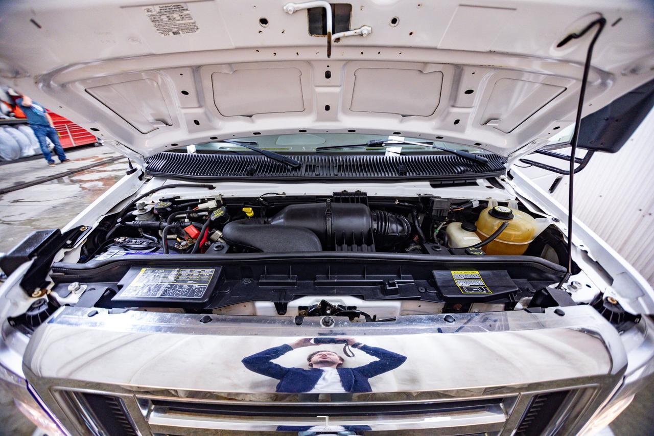 2008 Ford E-450 XLT 24 Passenger Red Deer AB