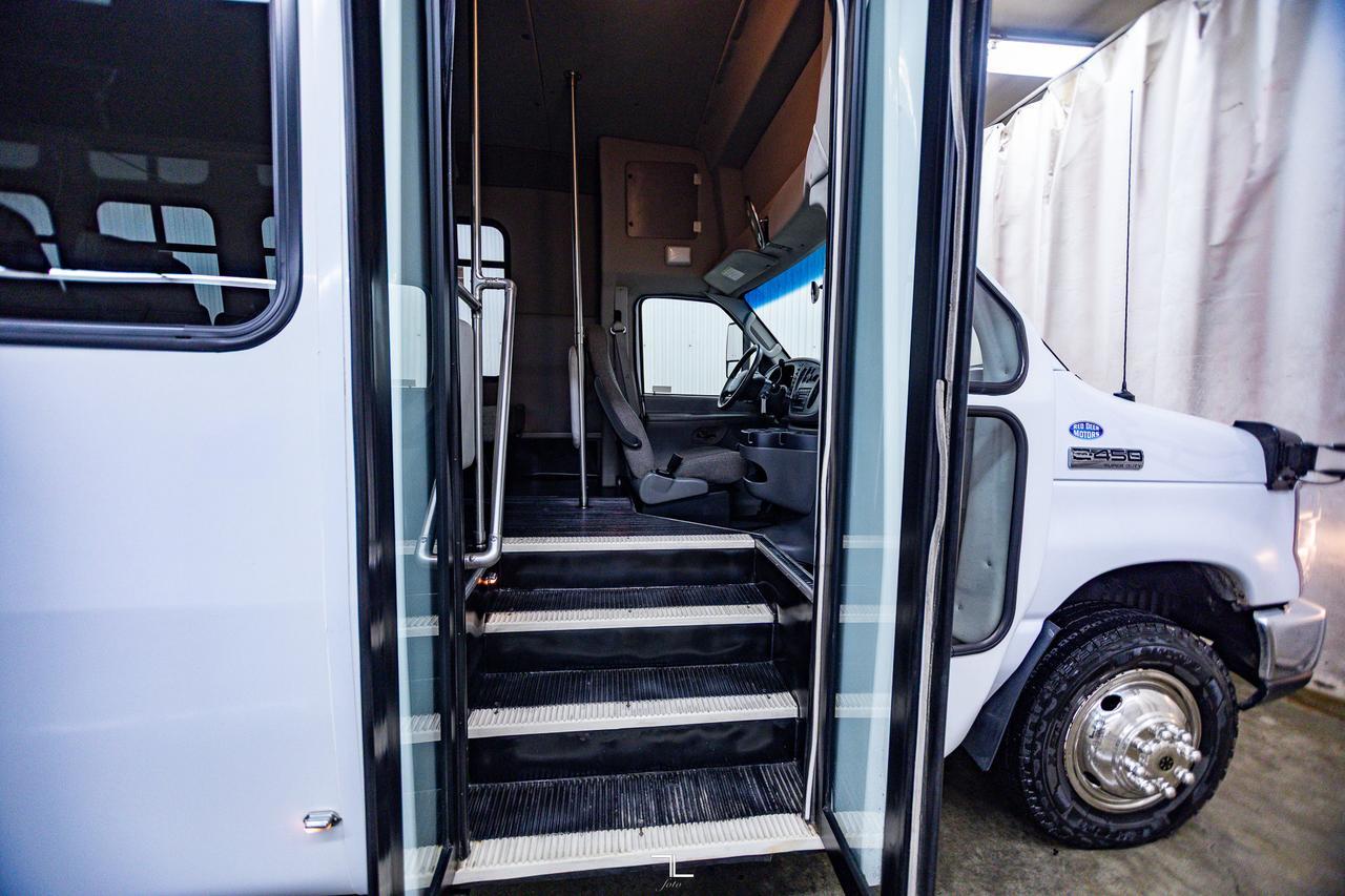 2008 Ford E-450 XLT 24 Passenger Red Deer AB
