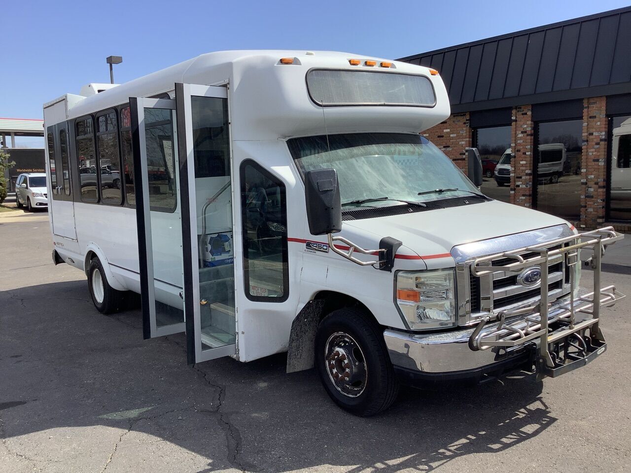 2010 Ford E Series Chassis Leprechan 315ss