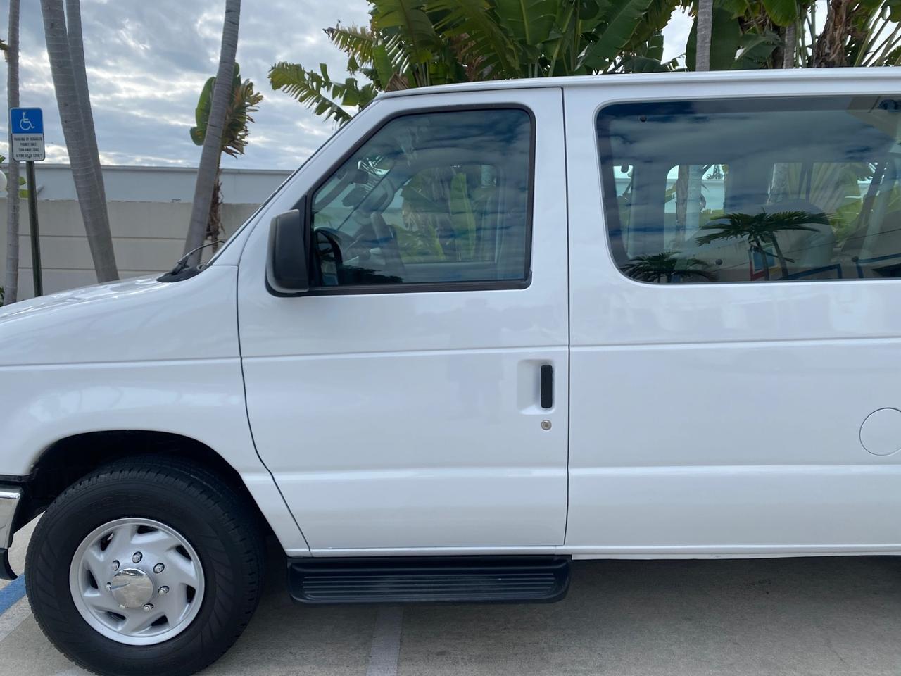 2008 Ford Econoline Wagon XLT 15 PASSENGERS E350 CLEAN Pompano Beach FL