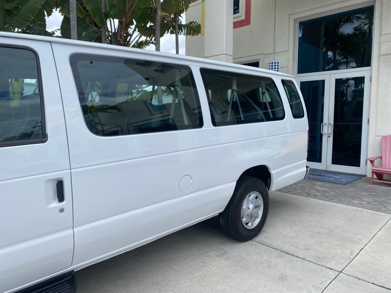 2008 Ford Econoline Wagon XLT 15 PASSENGERS E350 CLEAN Pompano Beach FL