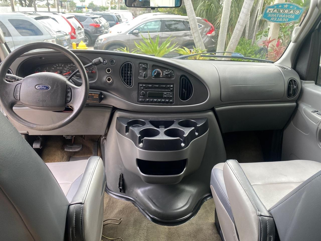 2008 Ford Econoline Wagon XLT 15 PASSENGERS E350 CLEAN Pompano Beach FL