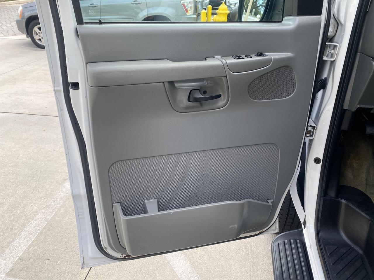 2008 Ford Econoline Wagon XLT 15 PASSENGERS E350 CLEAN Pompano Beach FL