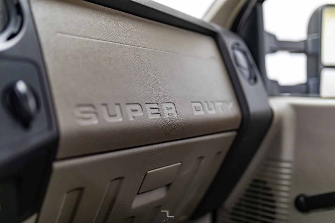 2008 Ford F-550 4x2 Reg Cab Service Body Dually  Diesel Red Deer AB