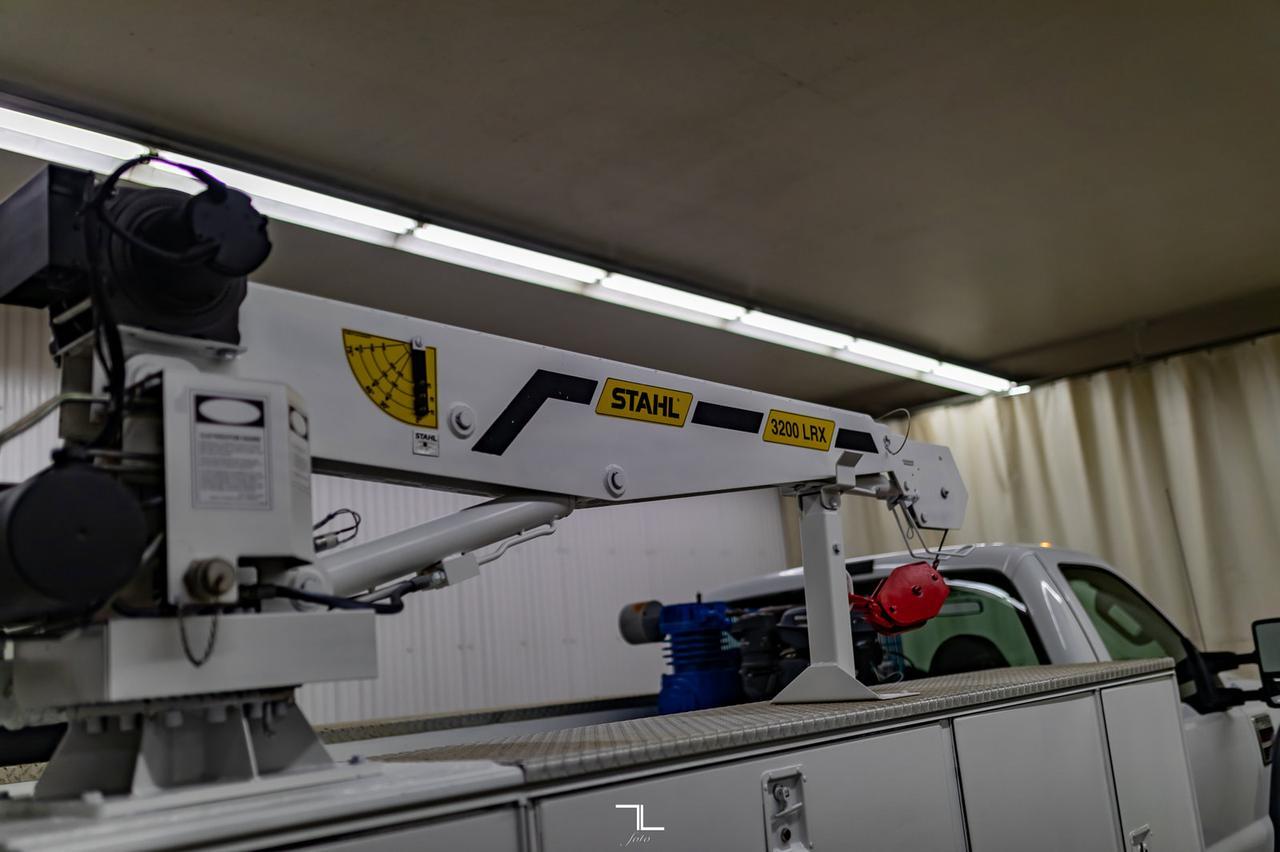 2008 Ford F-550 4x2 Reg Cab Service Body Dually  Diesel Red Deer AB