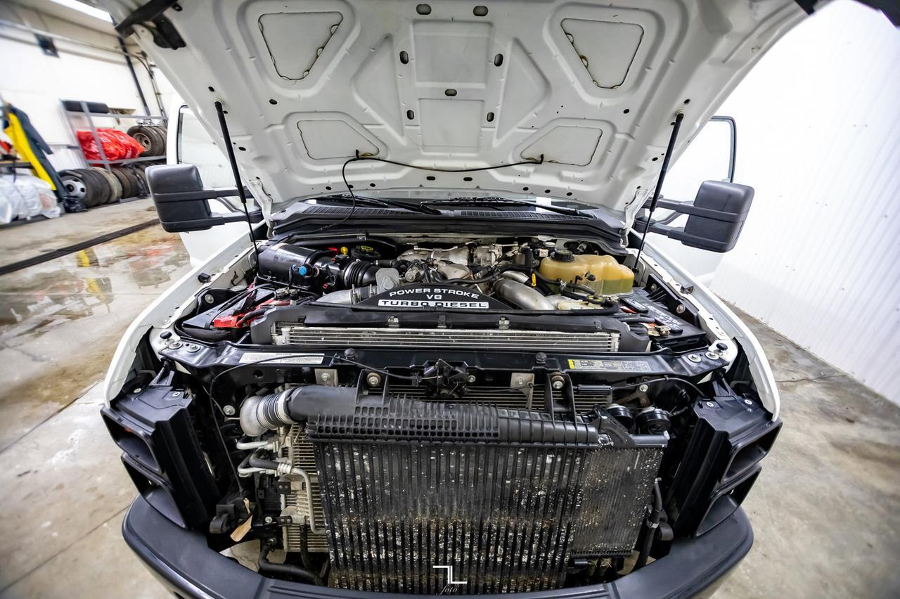 2008 Ford F-550 4x2 Reg Cab Service Body Dually  Diesel Red Deer AB