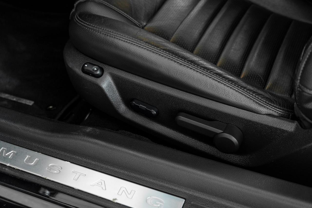 2008 Ford Mustang GT Deluxe photo 18