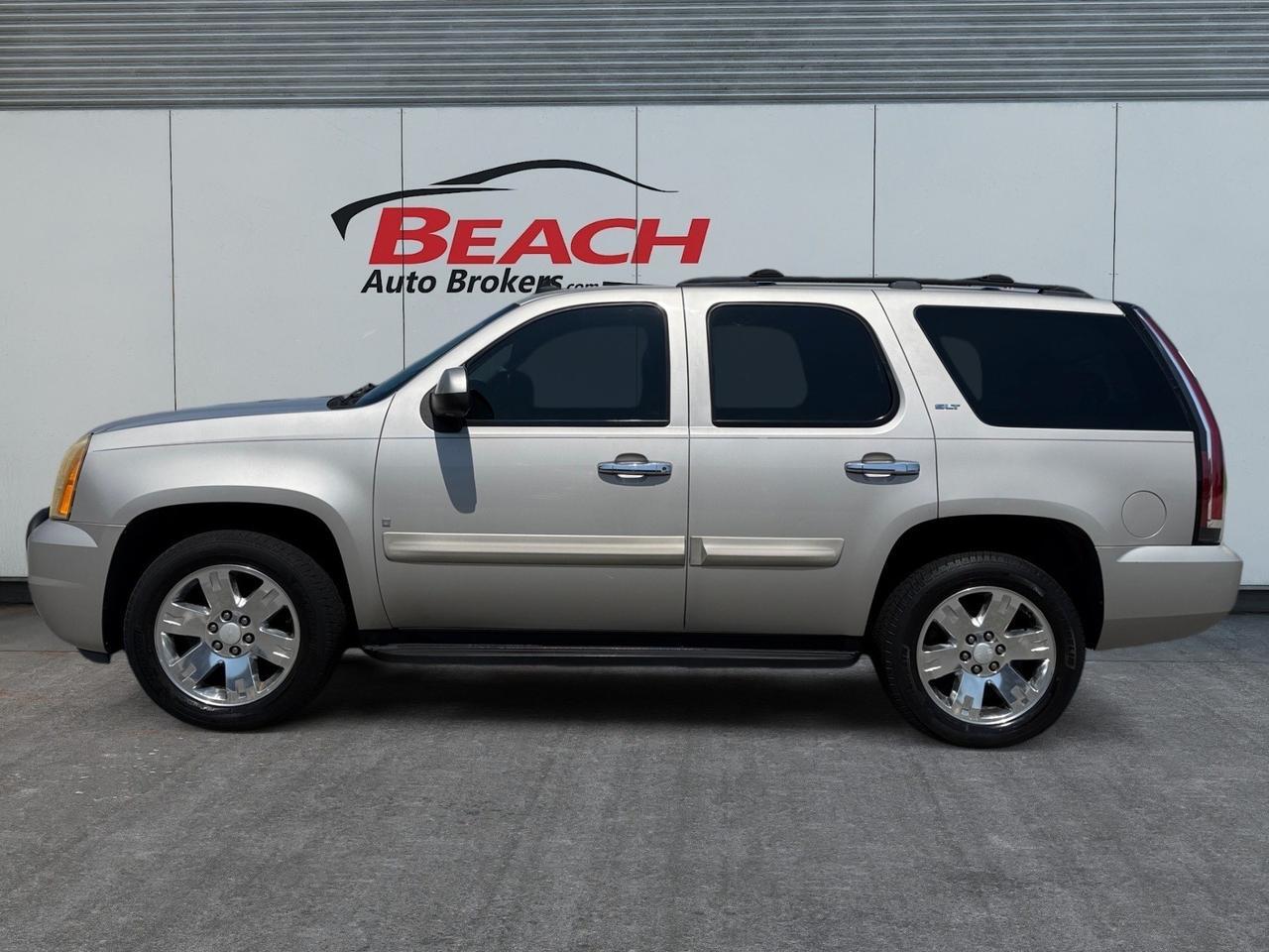 2008 GMC Yukon SLT w/4SA, DVD ENTERTAINMENT BOSE SPEAKERS, 3RD ROW, BLUETOOTH, RUNNING BOARDS, TOW PACKAGE, POWER LIFTGATE BACKUP CAMERA, POWER MIRRORS, SUNROOF, ALL WEATHER FLOOR MATS, MAKE IT YOURS TODAY!