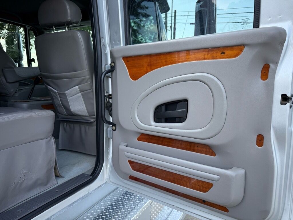 2008 International 4400 2 L HAULER TRUCK