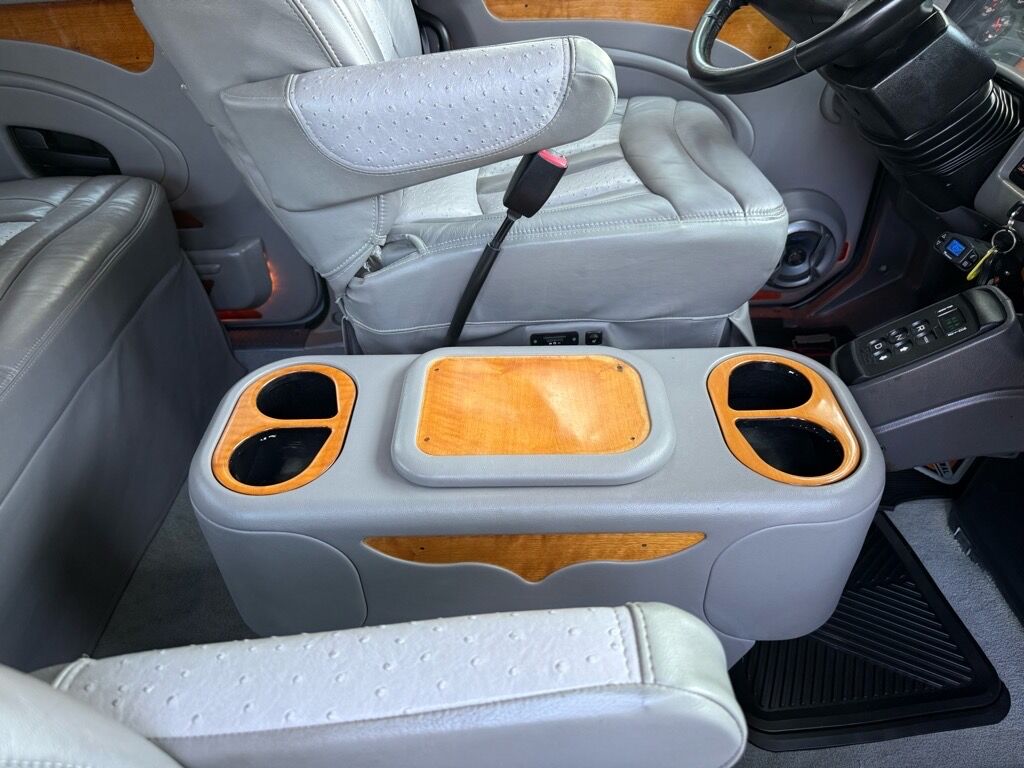 2008 International 4400 2 L HAULER TRUCK