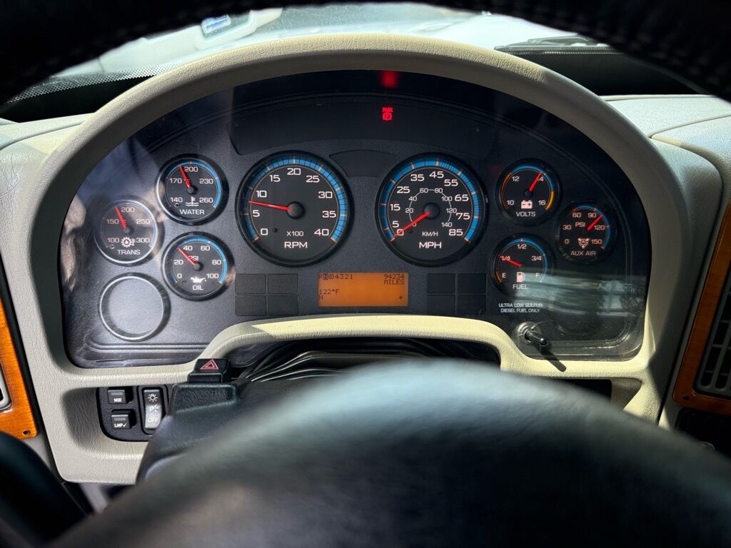 2008 International 4400 2 L HAULER TRUCK