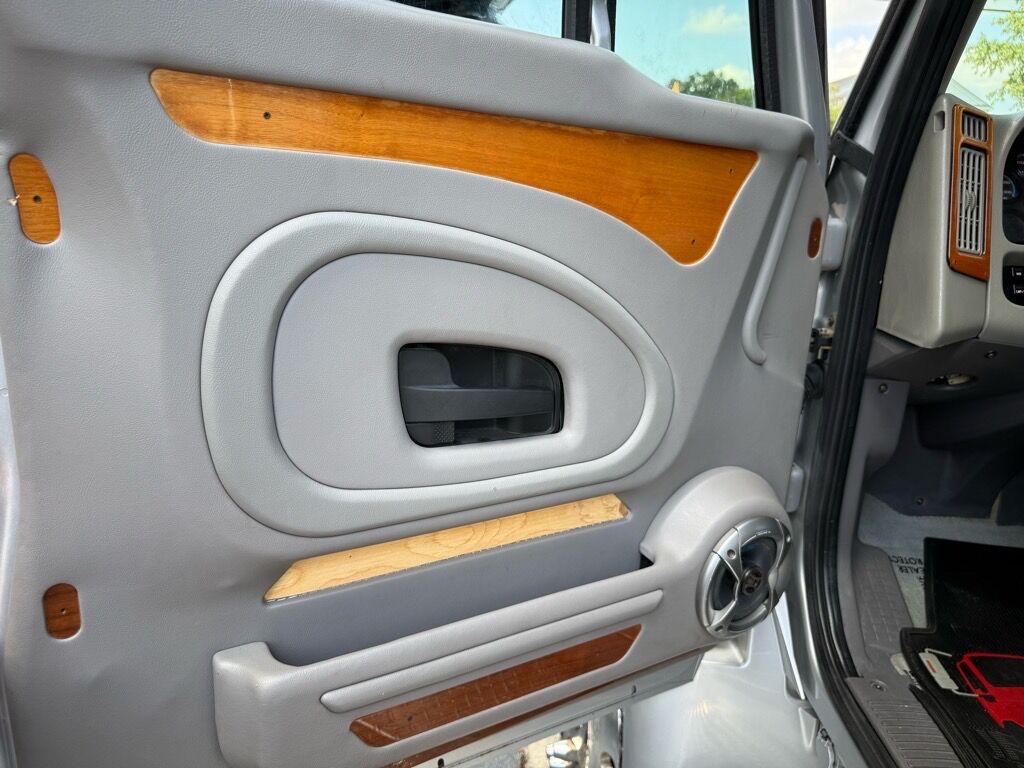 2008 International 4400 2 L HAULER TRUCK