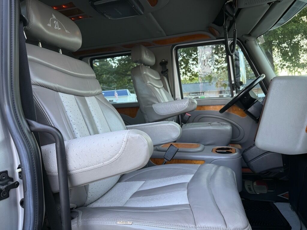 2008 International 4400 2 L HAULER TRUCK