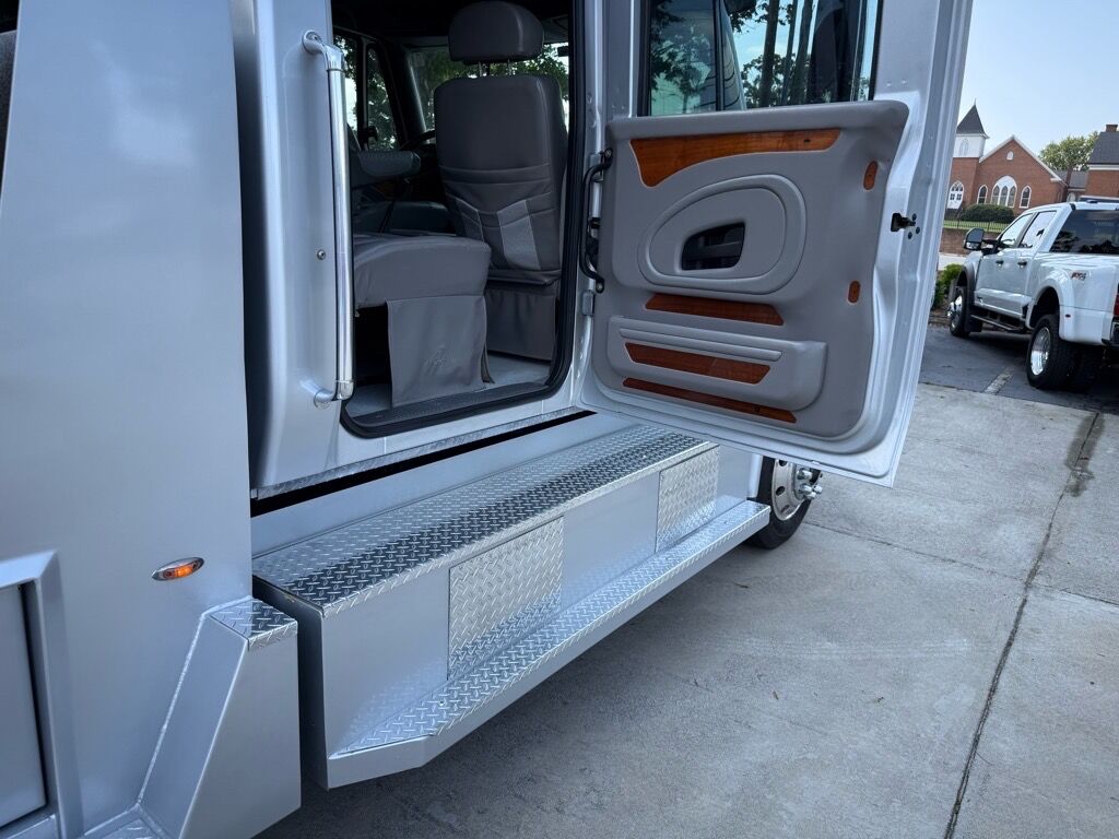 2008 International 4400 2 L HAULER TRUCK