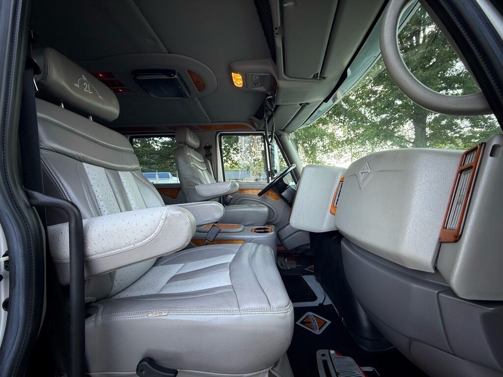 2008 International 4400 2 L HAULER TRUCK