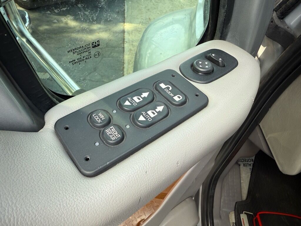 2008 International 4400 2 L HAULER TRUCK