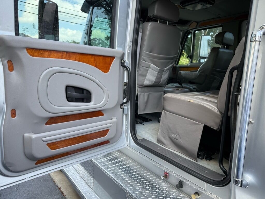 2008 International 4400 2 L HAULER TRUCK