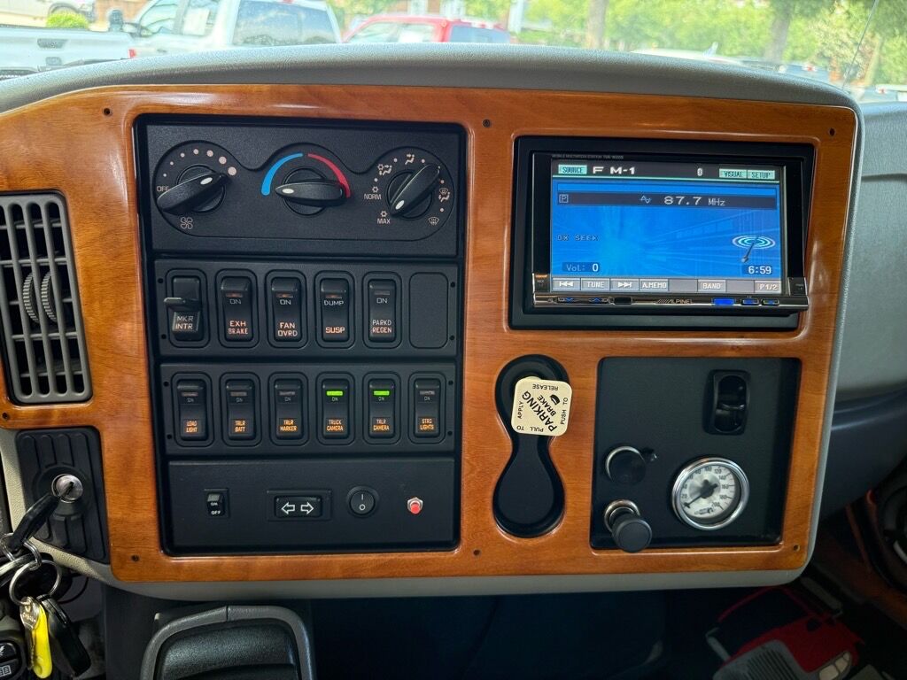 2008 International 4400 2 L HAULER TRUCK