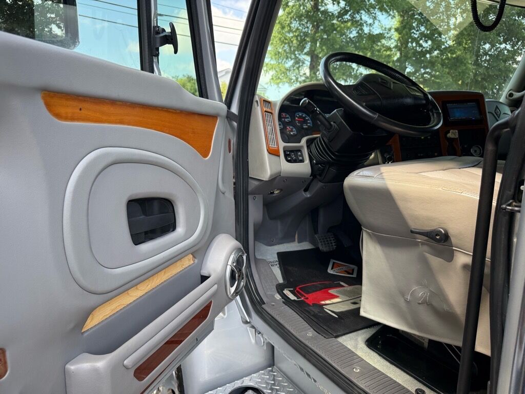 2008 International 4400 2 L HAULER TRUCK