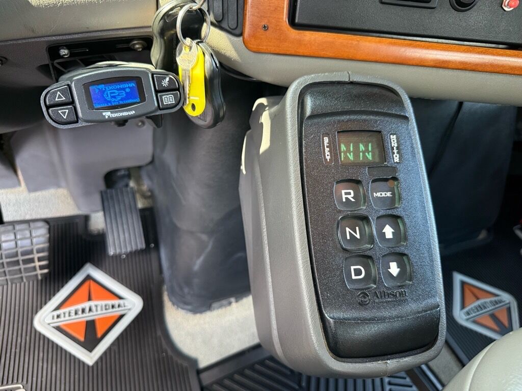 2008 International 4400 2 L HAULER TRUCK