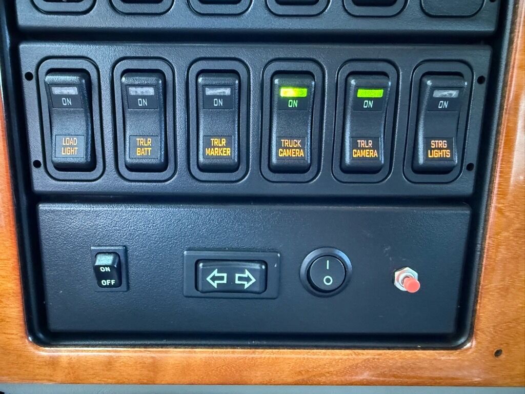 2008 International 4400 2 L HAULER TRUCK