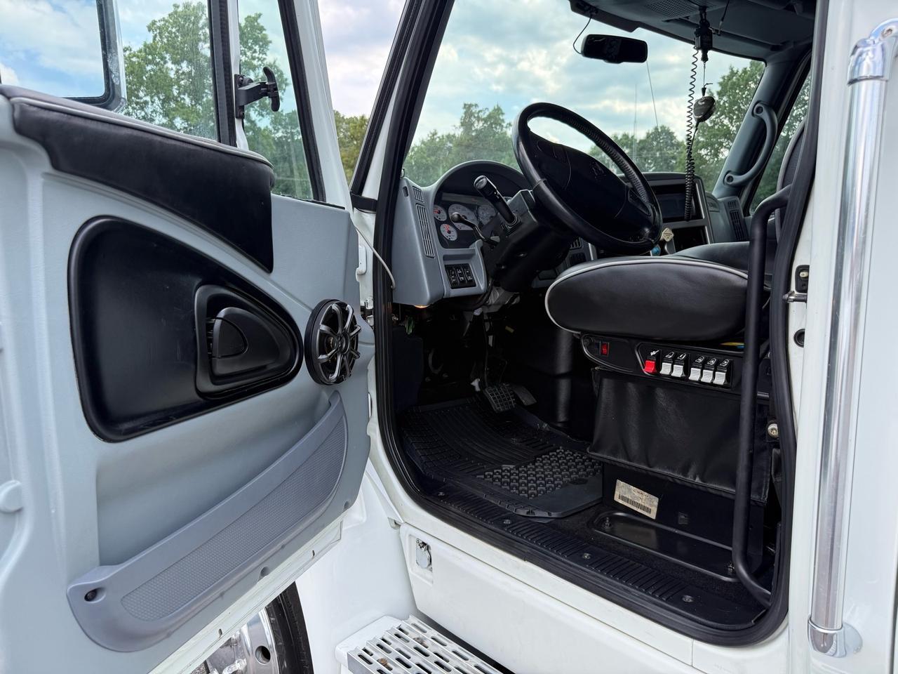 2008 International RXT Crew Cab