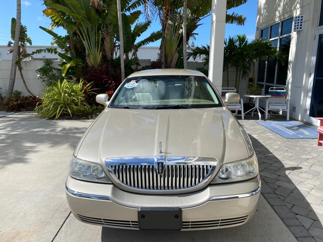 2008 Lincoln Town Car Limited LOW MILES 29,278 1 OWNER