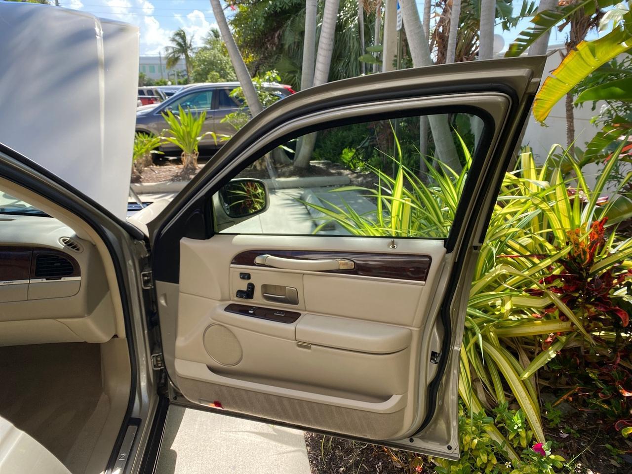 2008 Lincoln Town Car Limited LOW MILES 29,278 1 OWNER Pompano Beach FL