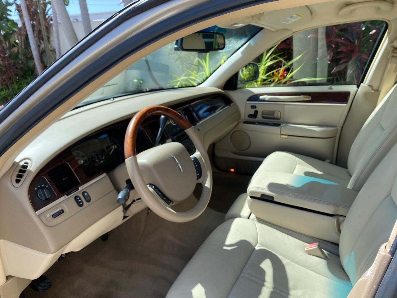 2008 Lincoln Town Car Limited LOW MILES 29,278 1 OWNER Pompano Beach FL