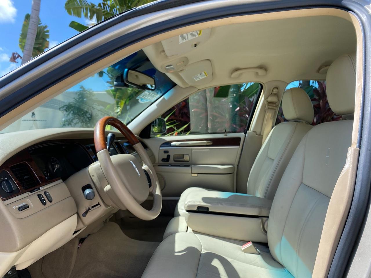 2008 Lincoln Town Car Limited LOW MILES 29,278 1 OWNER Pompano Beach FL