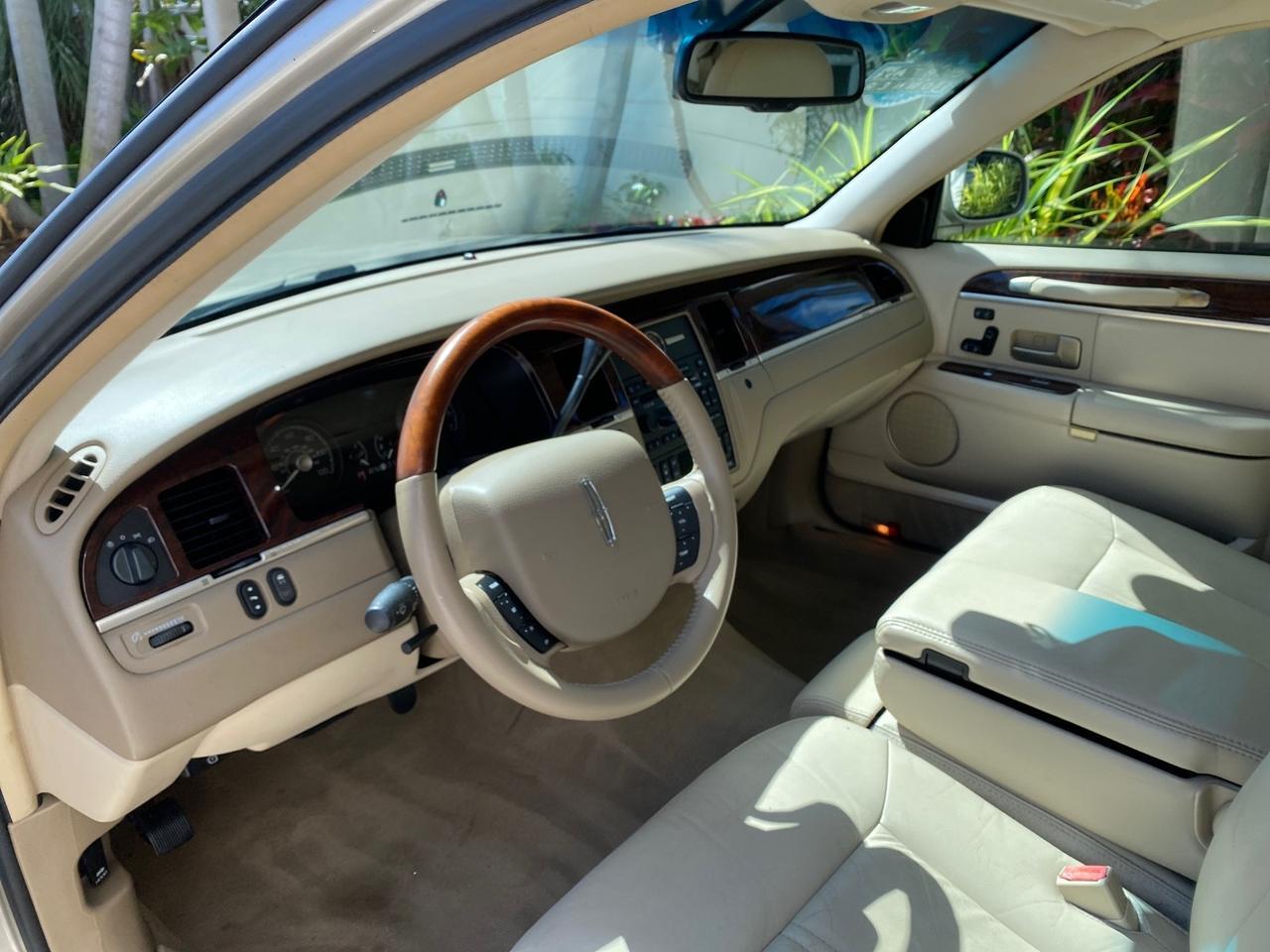 2008 Lincoln Town Car Limited LOW MILES 29,278 1 OWNER Pompano Beach FL