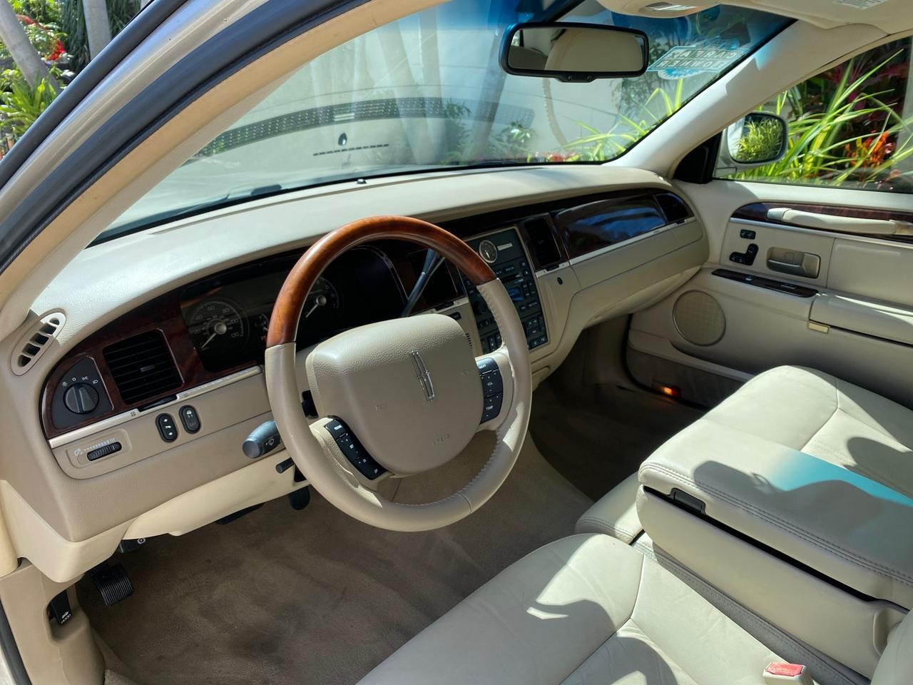 2008 Lincoln Town Car Limited LOW MILES 29,278 1 OWNER Pompano Beach FL