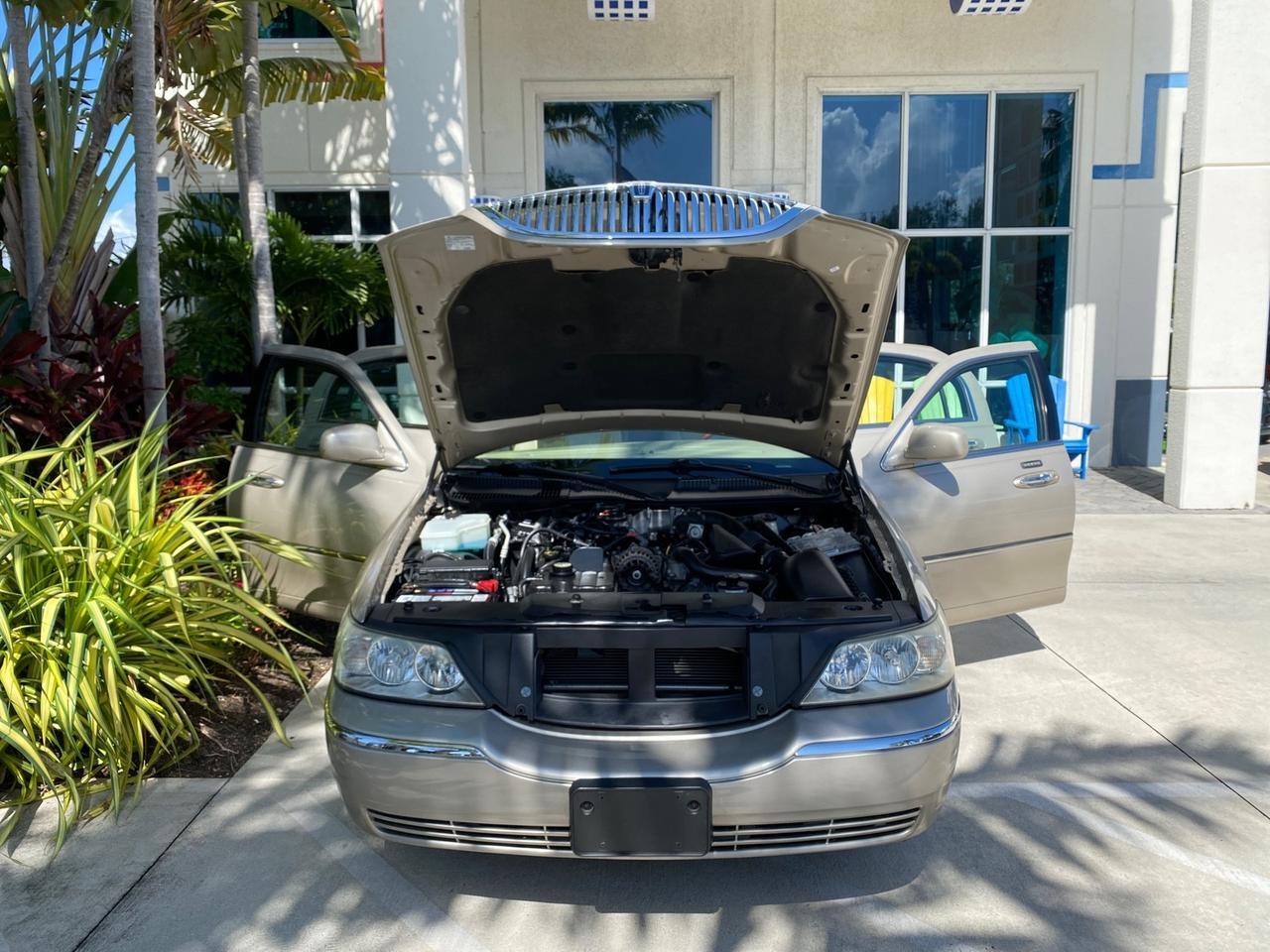 2008 Lincoln Town Car Limited LOW MILES 29,278 1 OWNER Pompano Beach FL