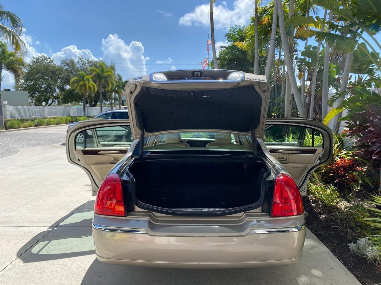 2008 Lincoln Town Car Limited LOW MILES 29,278 1 OWNER Pompano Beach FL