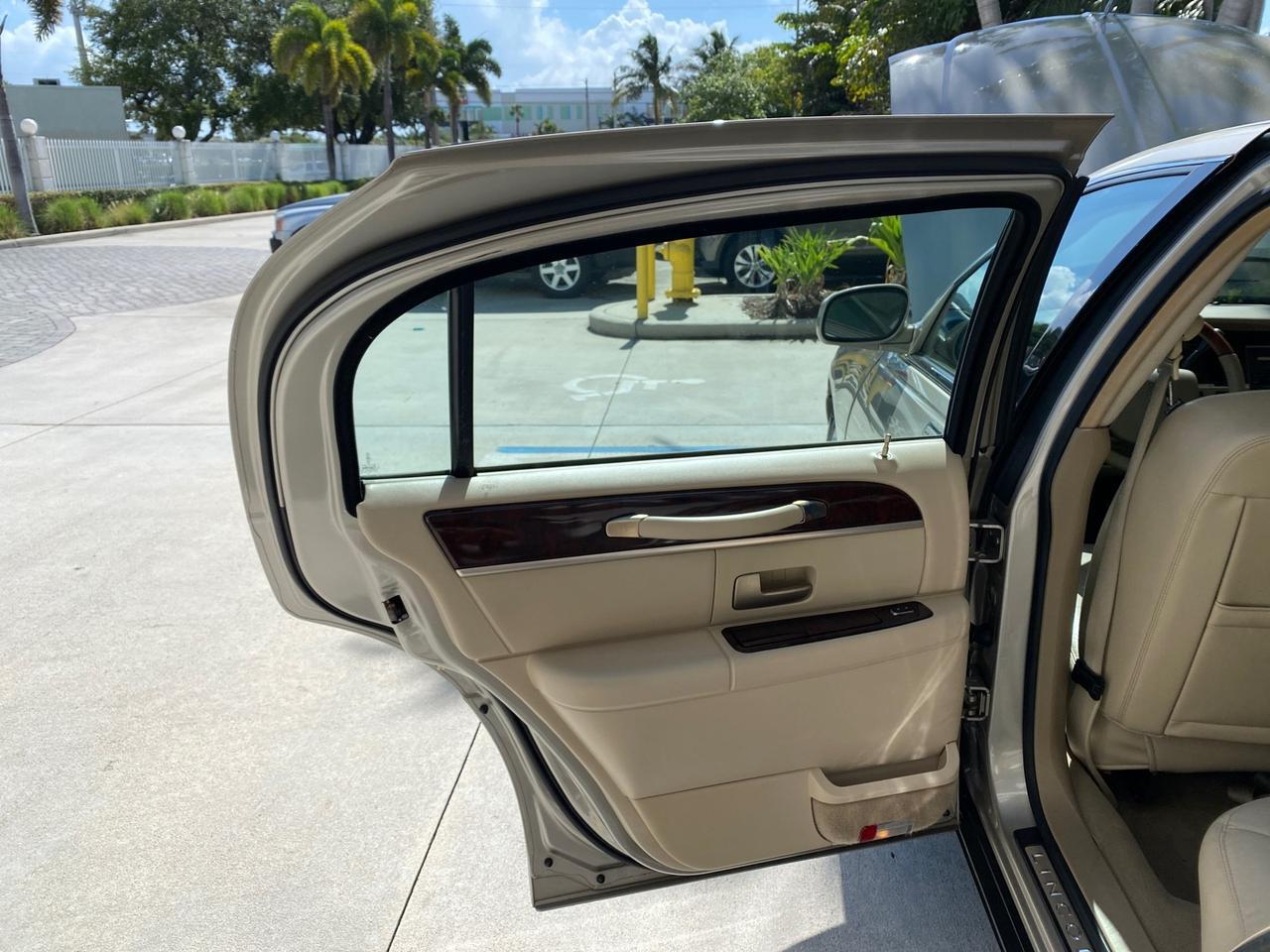 2008 Lincoln Town Car Limited LOW MILES 29,278 1 OWNER Pompano Beach FL