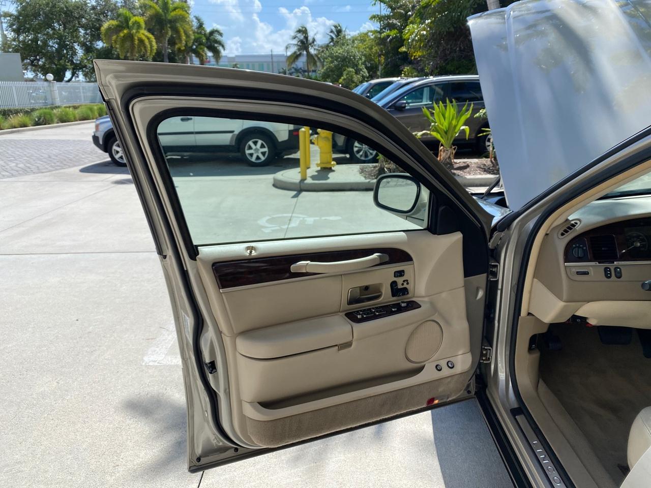 2008 Lincoln Town Car Limited LOW MILES 29,278 1 OWNER Pompano Beach FL