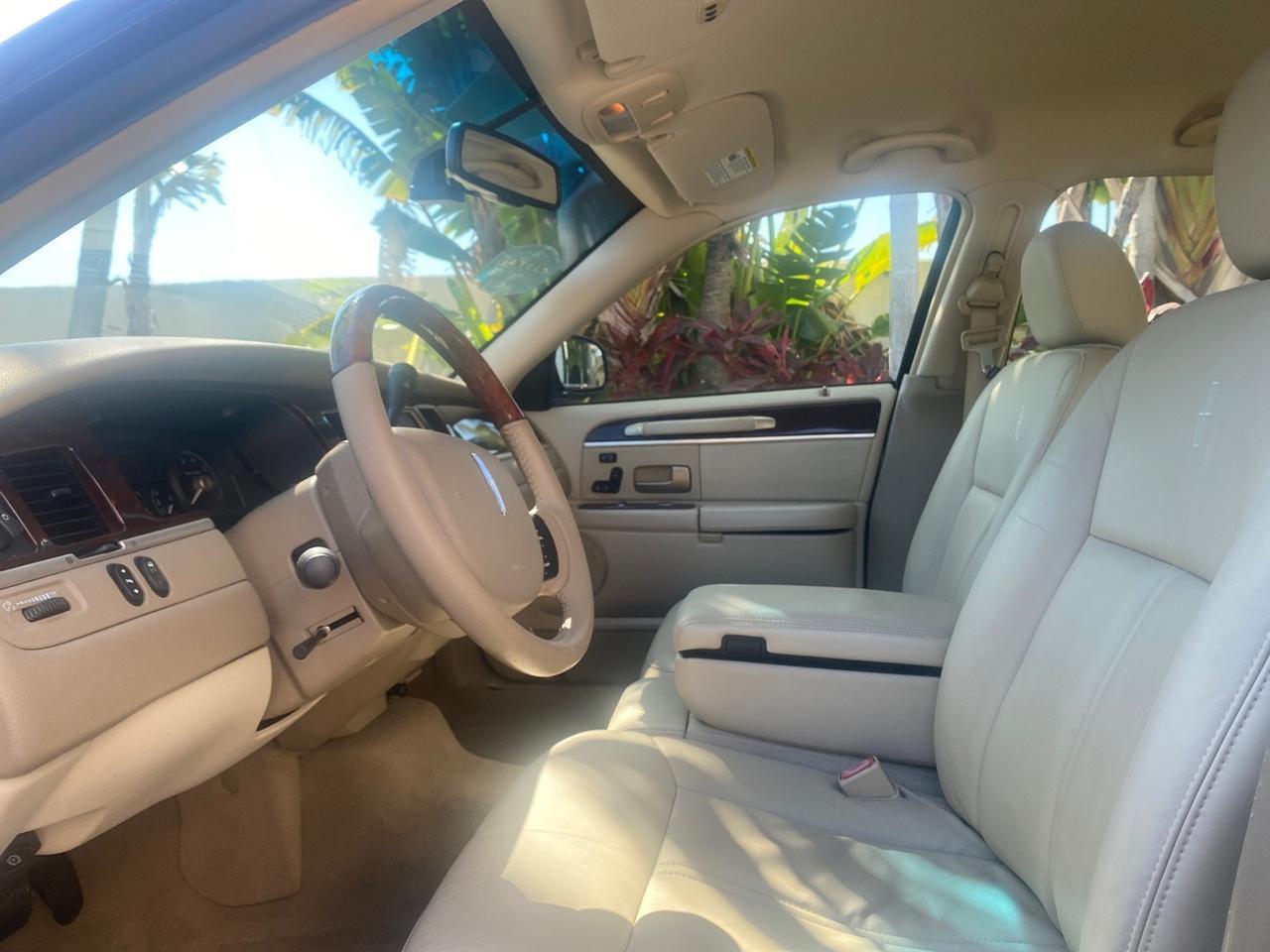 2008 Lincoln Town Car Limited LOW MILES 52,200 Pompano Beach FL
