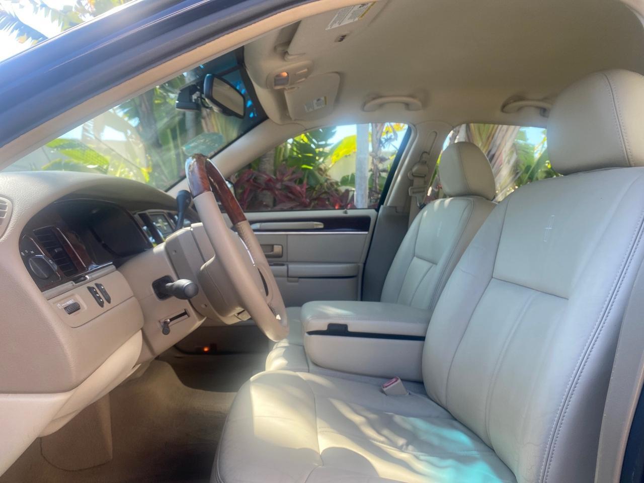 2008 Lincoln Town Car Limited LOW MILES 52,200 Pompano Beach FL