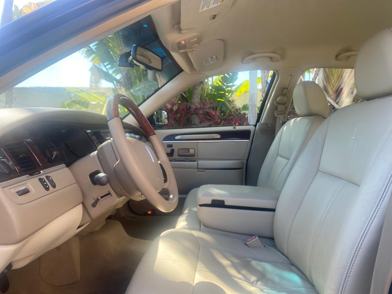 2008 Lincoln Town Car Limited LOW MILES 52,200 Pompano Beach FL