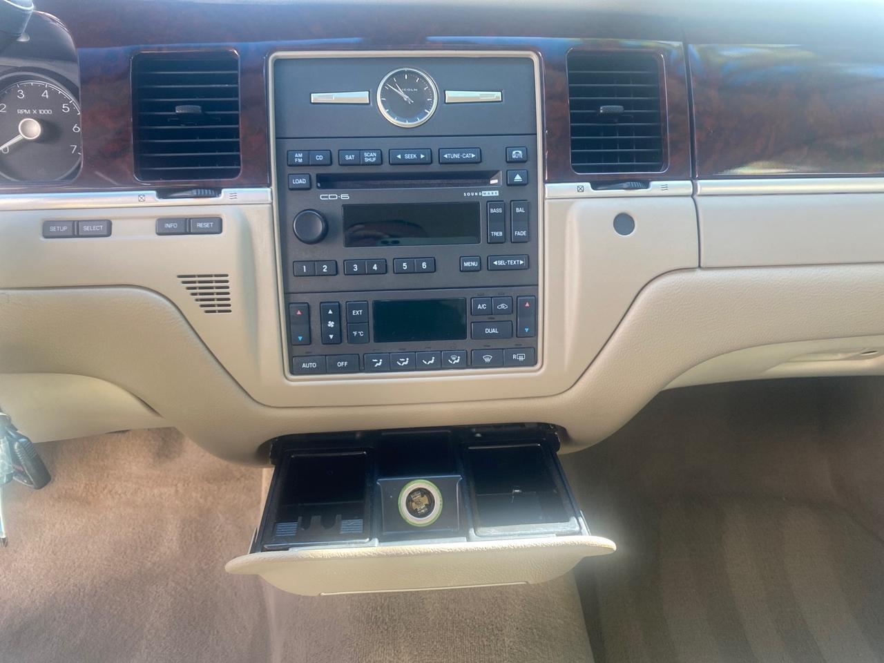 2008 Lincoln Town Car Limited LOW MILES 52,200 Pompano Beach FL