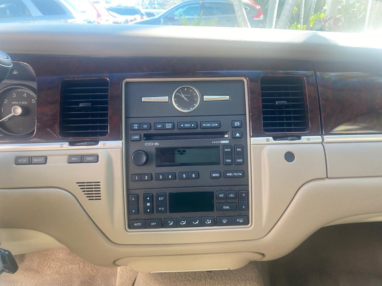 2008 Lincoln Town Car Limited LOW MILES 52,200 Pompano Beach FL