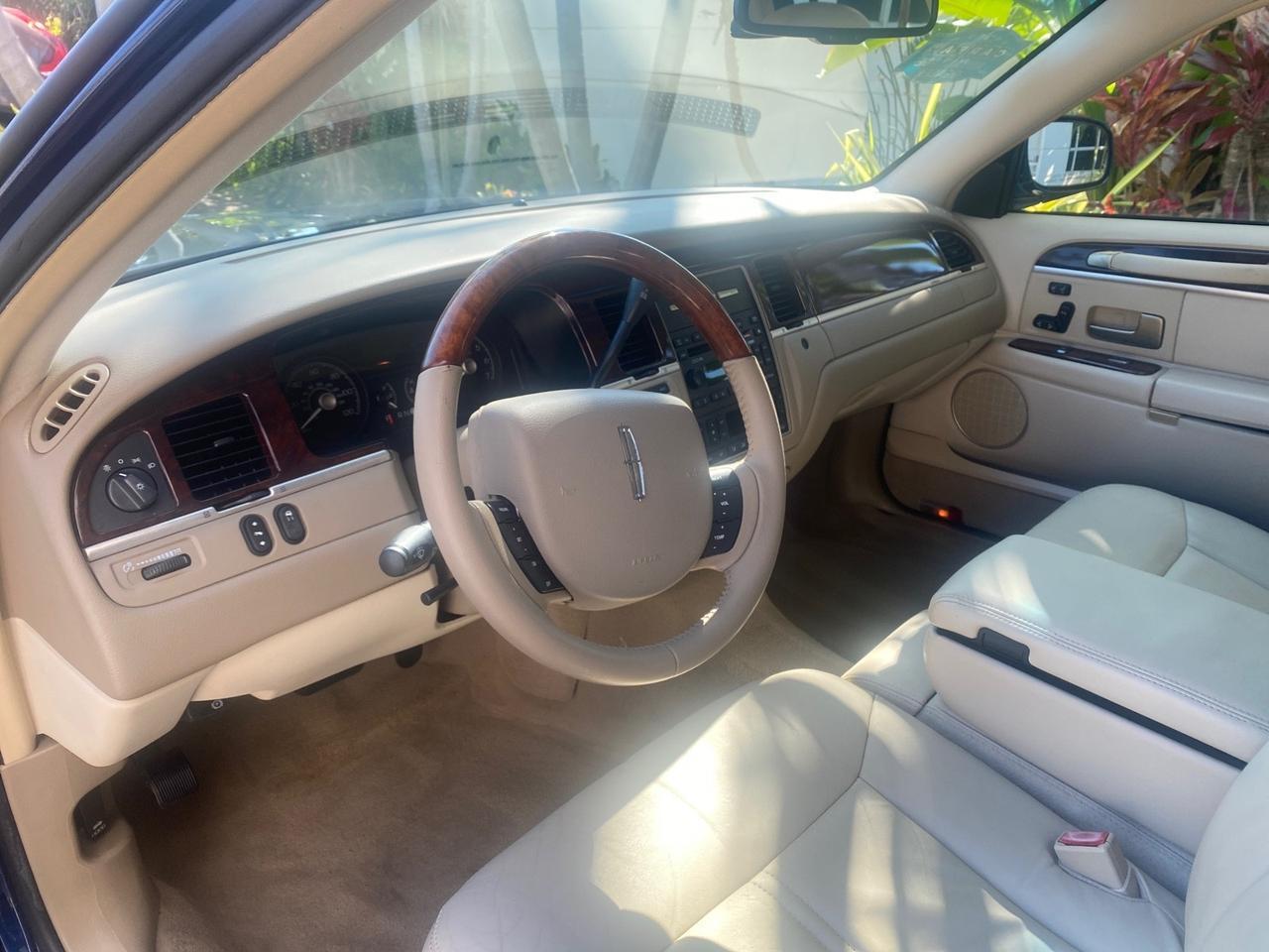 2008 Lincoln Town Car Limited LOW MILES 52,200 Pompano Beach FL