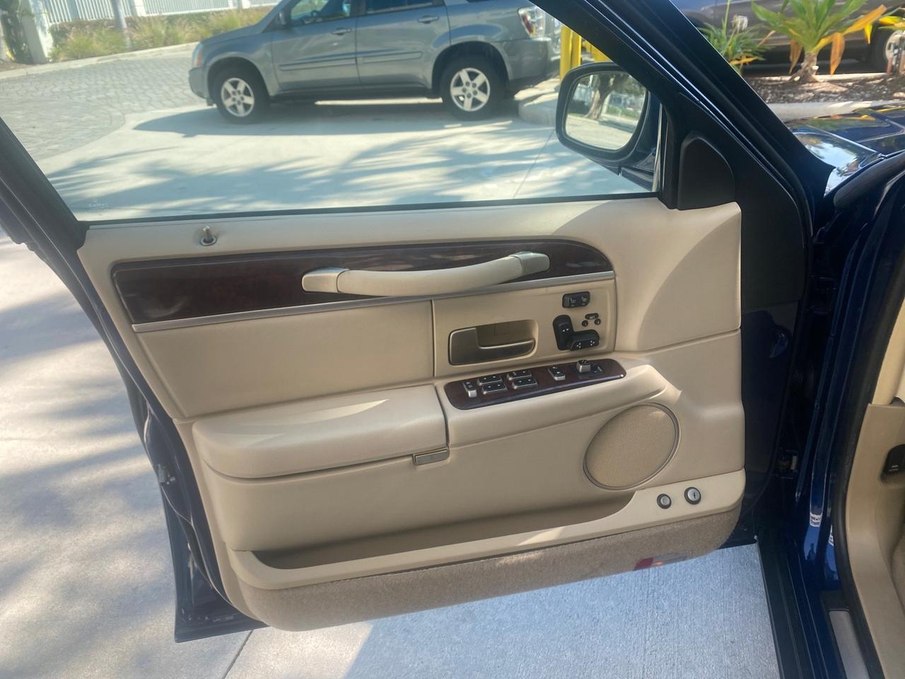 2008 Lincoln Town Car Limited LOW MILES 52,200 Pompano Beach FL