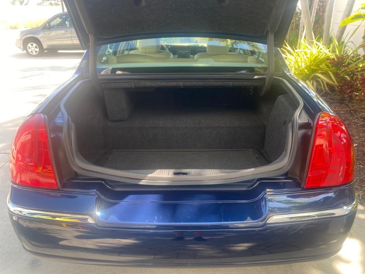 2008 Lincoln Town Car Limited LOW MILES 52,200 Pompano Beach FL