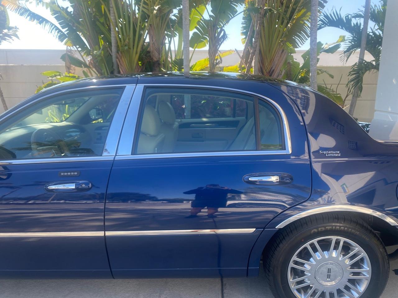 2008 Lincoln Town Car Limited LOW MILES 52,200 Pompano Beach FL