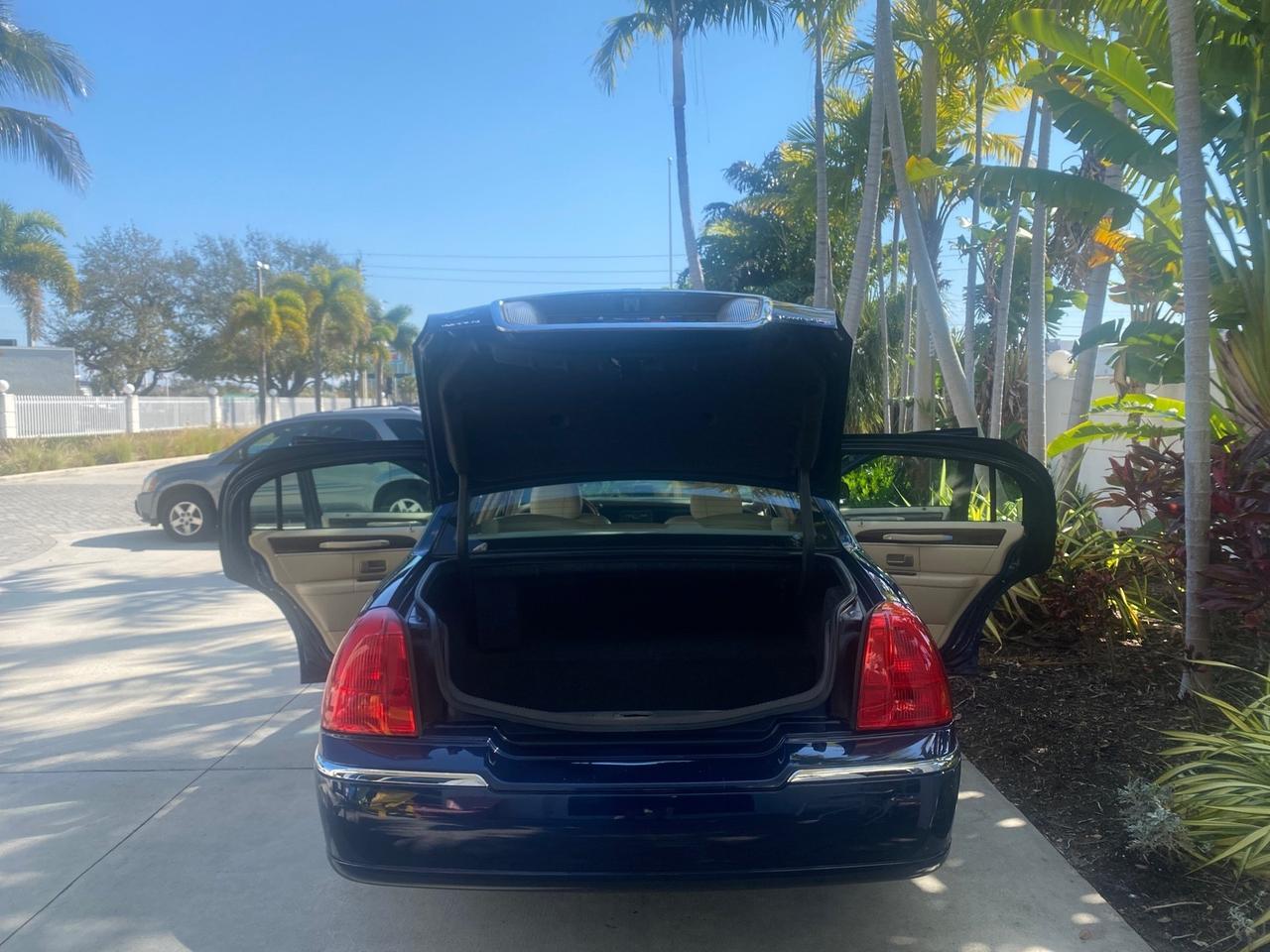 2008 Lincoln Town Car Limited LOW MILES 52,200 Pompano Beach FL