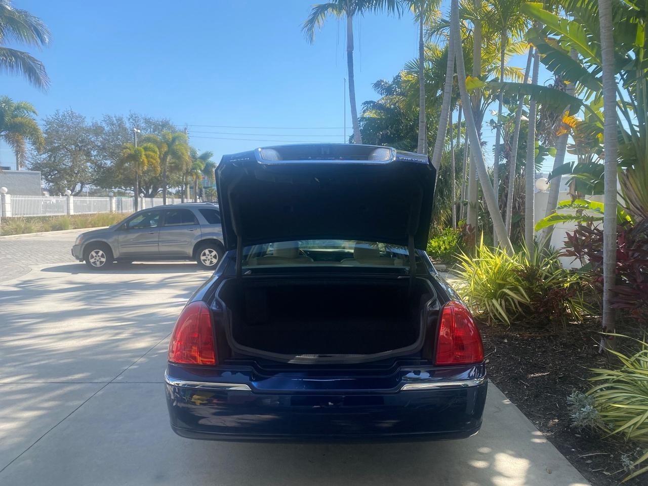 2008 Lincoln Town Car Limited LOW MILES 52,200 Pompano Beach FL