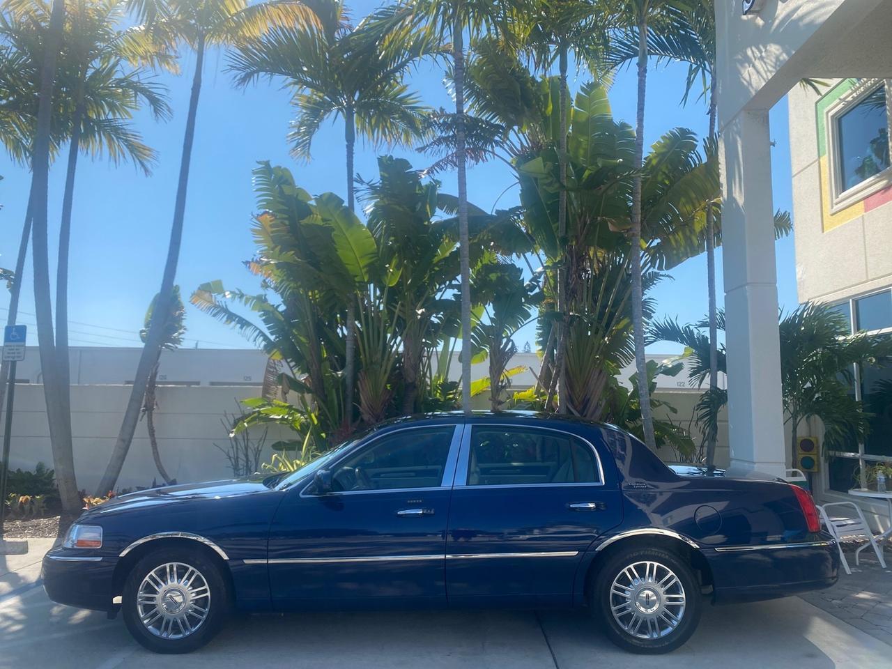 2008 Lincoln Town Car Limited LOW MILES 52,200 Pompano Beach FL